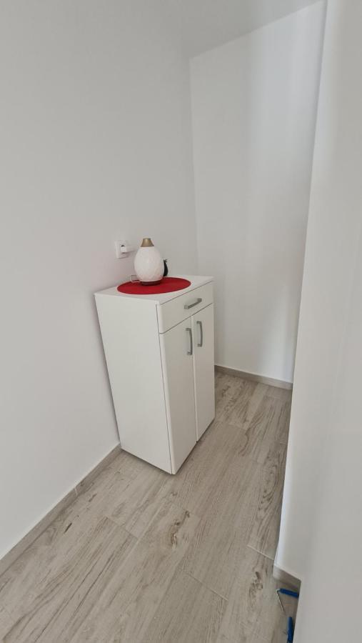Apartmani Dami Новалья Экстерьер фото